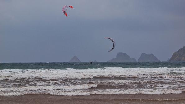 Segelsurfen am Strand von Kersiguenou